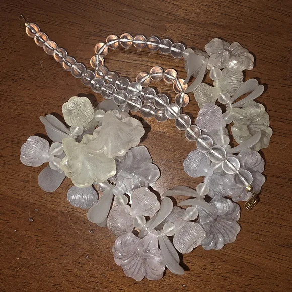 Vintage 925 Lucite Floral Statement Necklace in Frosted White Pale Pastels - Picture 5 of 13